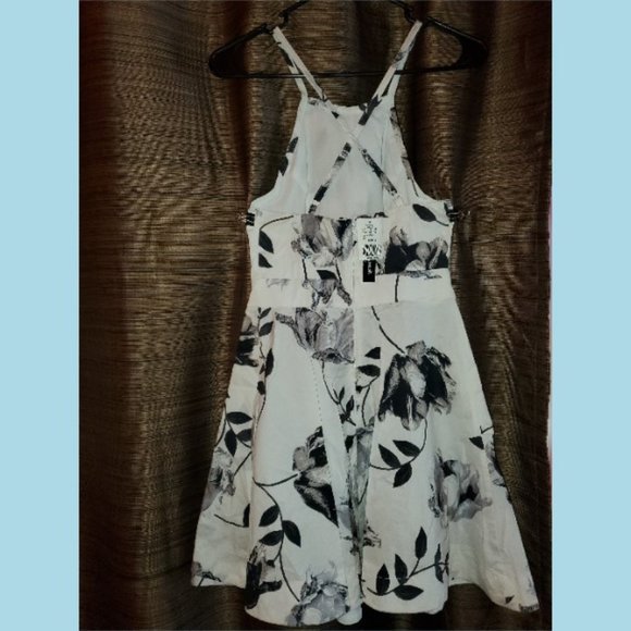 NWT Speechless Black & White Floral Dress - Picture 2 of 3